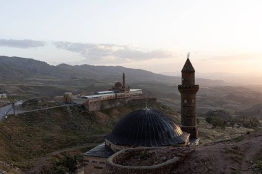 Ishak Paşa Sarayı (Türkçe: Ishak Paşa Sarayı), Ar ilinin Doubayazt ilçesinde yer alan bir saraydır. Doubayazt, Ar, Trkiye. Beyazit Camii.