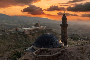 Ishak Paşa Sarayı (Türkçe: Ishak Paşa Sarayı), Ar ilinin Doubayazt ilçesinde yer alan bir saraydır. Doubayazt, Ar, Trkiye. Beyazit Camii.