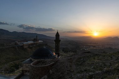 Ishak Paşa Sarayı (Türkçe: Ishak Paşa Sarayı), Ar ilinin Doubayazt ilçesinde yer alan bir saraydır. Doubayazt, Ar, Trkiye. Beyazit Camii.