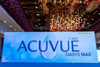 İstanbul Türkiye 28 Nisan 2024; Acuvue vahası maksimum göz lensleri, mavi ışık filtresi ile yeni teknoloji gözlük lensleri. İstanbul, Türkiye.