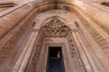 Agri, Türkiye, 5 Temmuz 2024; Ishak Paşa Sarayı (Türkçe: Ishak Paşa Sarayi), Agri 'nin Dogubayazit ilçesinde yer alır. Dogubayazit, Tarım, Türkiye. İç görünüm.