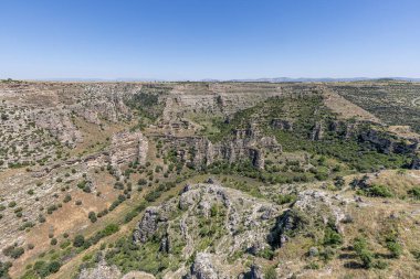Ulubey Kanyonu, Türkiye 'nin Ulubey ve Karahalli kentlerinde bir doğa parkıdır. Park birçok hayvan ve bitki türü için uygun yaşam alanı sunmakta ve eko-turizm merkezi olarak geliştirilmektedir..