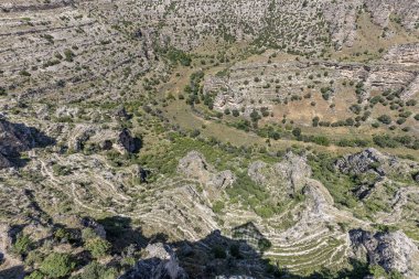 Ulubey Kanyonu, Türkiye 'nin Ulubey ve Karahalli kentlerinde bir doğa parkıdır. Park birçok hayvan ve bitki türü için uygun yaşam alanı sunmakta ve eko-turizm merkezi olarak geliştirilmektedir..