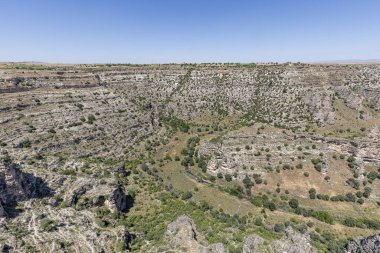 Ulubey Kanyonu, Türkiye 'nin Ulubey ve Karahalli kentlerinde bir doğa parkıdır. Park birçok hayvan ve bitki türü için uygun yaşam alanı sunmakta ve eko-turizm merkezi olarak geliştirilmektedir..