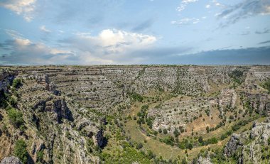 Ulubey Kanyonu, Türkiye 'nin Ulubey ve Karahalli kentlerinde bir doğa parkıdır. Park birçok hayvan ve bitki türü için uygun yaşam alanı sunmakta ve eko-turizm merkezi olarak geliştirilmektedir..