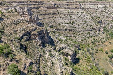 Ulubey Kanyonu, Türkiye 'nin Ulubey ve Karahalli kentlerinde bir doğa parkıdır. Park birçok hayvan ve bitki türü için uygun yaşam alanı sunmakta ve eko-turizm merkezi olarak geliştirilmektedir..