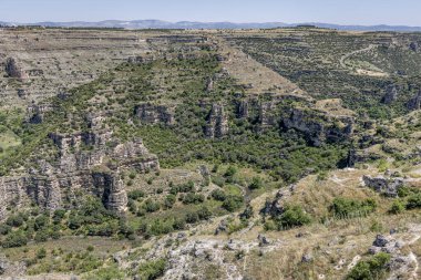 Ulubey Kanyonu, Türkiye 'nin Ulubey ve Karahalli kentlerinde bir doğa parkıdır. Park birçok hayvan ve bitki türü için uygun yaşam alanı sunmakta ve eko-turizm merkezi olarak geliştirilmektedir..
