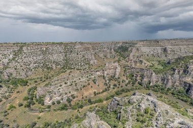 Ulubey Kanyonu, Türkiye 'nin Ulubey ve Karahalli kentlerinde bir doğa parkıdır. Park birçok hayvan ve bitki türü için uygun yaşam alanı sunmakta ve eko-turizm merkezi olarak geliştirilmektedir..