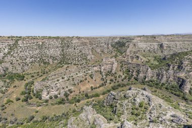 Ulubey Kanyonu, Türkiye 'nin Ulubey ve Karahalli kentlerinde bir doğa parkıdır. Park birçok hayvan ve bitki türü için uygun yaşam alanı sunmakta ve eko-turizm merkezi olarak geliştirilmektedir..