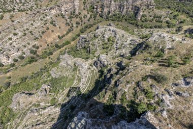 Ulubey Kanyonu, Türkiye 'nin Ulubey ve Karahalli kentlerinde bir doğa parkıdır. Park birçok hayvan ve bitki türü için uygun yaşam alanı sunmakta ve eko-turizm merkezi olarak geliştirilmektedir..