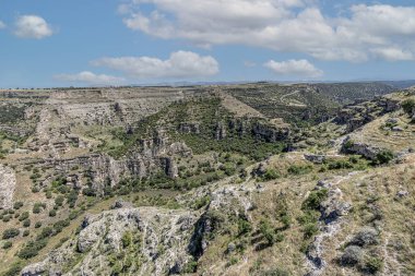 Ulubey Kanyonu, Türkiye 'nin Ulubey ve Karahalli kentlerinde bir doğa parkıdır. Park birçok hayvan ve bitki türü için uygun yaşam alanı sunmakta ve eko-turizm merkezi olarak geliştirilmektedir..