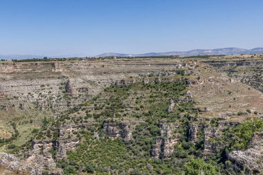 Ulubey Kanyonu, Türkiye 'nin Ulubey ve Karahalli kentlerinde bir doğa parkıdır. Park birçok hayvan ve bitki türü için uygun yaşam alanı sunmakta ve eko-turizm merkezi olarak geliştirilmektedir..