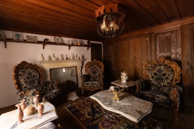 Kula, Manisa, Türkiye 3 Temmuz 2023; Zeytinli Konak, Kula evleri, 18. yüzyıl Osmanlı İmparatorluğu döneminde neredeyse her bölgede karşılaştığımız, TURKISH Hanedanlığı adı verilen ahşap evler..