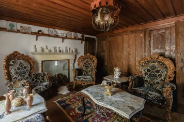 Kula, Manisa, Türkiye 3 Temmuz 2023; Zeytinli Konak, Kula evleri, 18. yüzyıl Osmanlı İmparatorluğu döneminde neredeyse her bölgede karşılaştığımız, TURKISH Hanedanlığı adı verilen ahşap evler..