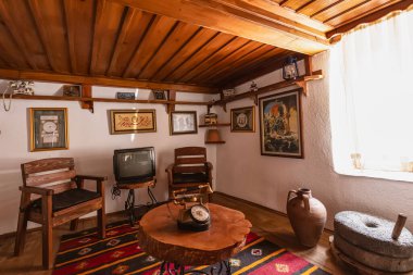 Kula, Manisa, Türkiye 3 Temmuz 2023; Zeytinli Konak, Kula evleri, 18. yüzyıl Osmanlı İmparatorluğu döneminde neredeyse her bölgede karşılaştığımız, TURKISH Hanedanlığı adı verilen ahşap evler..