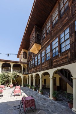 Kula, Manisa Türkiye 3 Temmuz 2023; Anemon Kafe. Kula evleri; 18. yüzyıl Osmanlı İmparatorluğu döneminde TURKISH olarak adlandırılan ahşap evler. Kula, Manisa Türkiye.