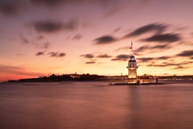 Bakire Kulesi uzun süre korunuyor. Harika bir manzara. İstanbul, Türkiye. Türkçe adı: Kiz Kulesi.