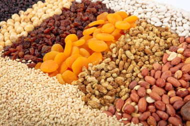 Baklagillerden ve kuru meyvelerden yapılmış Ashure ya da Ashure adında bir tatlı. Ashure yapımında kullanılan Legumes.