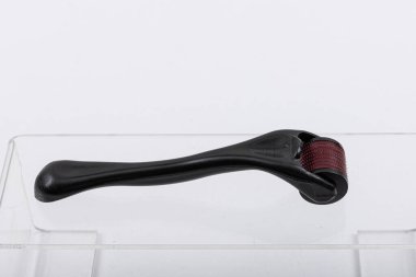 Derma roller için tıbbi mikro terapi iğneleme yöntemlerinin etkinliğinin karşılaştırılması. Aracı olarak da bilinir: Dermaroller, mesoroller, Mezo-silindir, mesopen.