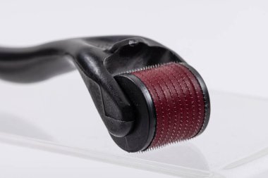 Derma roller için tıbbi mikro terapi iğneleme yöntemlerinin etkinliğinin karşılaştırılması. Aracı olarak da bilinir: Dermaroller, mesoroller, Mezo-silindir, mesopen.