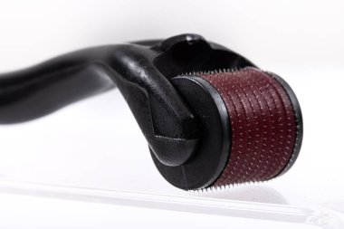 Derma roller için tıbbi mikro terapi iğneleme yöntemlerinin etkinliğinin karşılaştırılması. Aracı olarak da bilinir: Dermaroller, mesoroller, Mezo-silindir, mesopen.