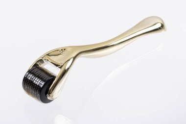 Derma roller için tıbbi mikro terapi iğneleme yöntemlerinin etkinliğinin karşılaştırılması. Aracı olarak da bilinir: Dermaroller, mesoroller, Mezo-silindir, mesopen.