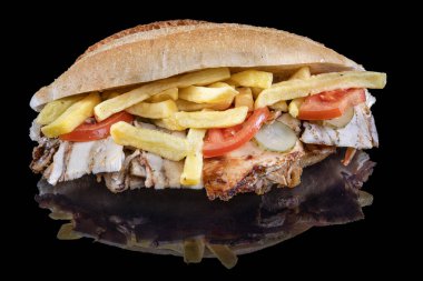 Meat Chicken Doner (Türkçe: ekmek adı: ekmek tavuk donör.). Doner kebablı shawarma sandviçi, kızarmış tavuk eti ve sebzeli ekmek..