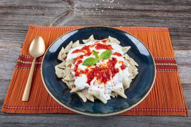 Geleneksel Türk mutfağı; Türk mantısı, Türk adı; Manti, Kayseri manti.