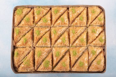 Tepside Havuç Dilim Baklava (Türkçe: Havuc Dilim Baklava). Gaziantep, Türkiye 'den geleneksel Baklava. Fıstıklı Baklava.
