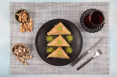 Geleneksel Türk Tatlısı Pistachio Baklava (Fistikli Baklava) Geleneksel Orta Doğu Tatları. Geleneksel Türk baklavası. yerel adı fistikli baklava.