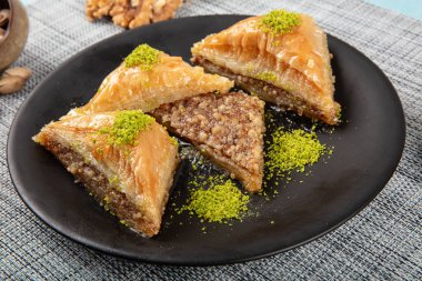 Geleneksel Türk Tatlısı Pistachio Baklava (Fistikli Baklava) Geleneksel Orta Doğu Tatları. Geleneksel Türk baklavası. yerel adı fistikli baklava.