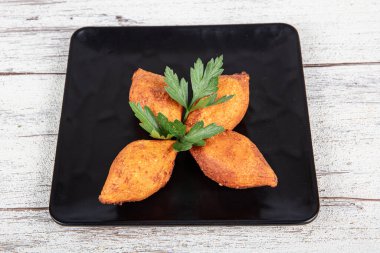 Kibbeh, Ortadoğu mutfağında popüler bir Türk yemeğidir. Türk Ramazanı Gıda icli kofte köfte falafel.