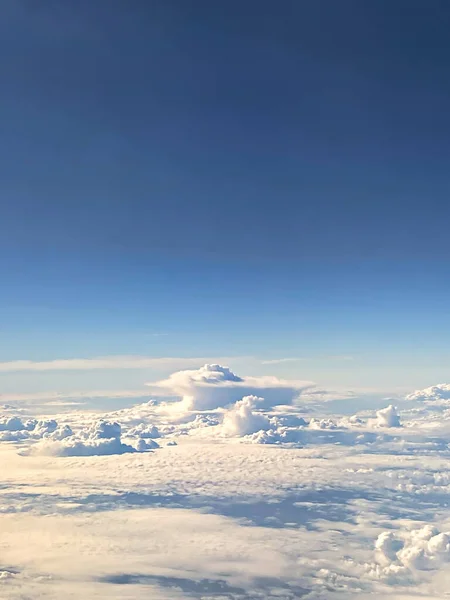 Foto Aérea Nubes Cielo Azul Sobre Planeta Tierra — Foto de Stock