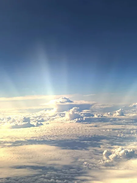 Foto Aérea Nuvens Céu Azul Sobre Planeta Terra — Fotografia de Stock