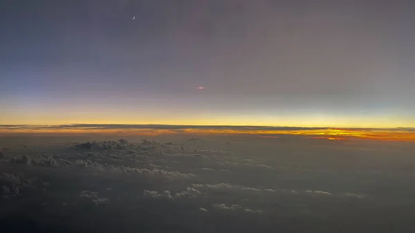 Luchtfoto Boven Wolken Met Een Licht Ufo Lucht Boven Zonsopgang — Stockfoto