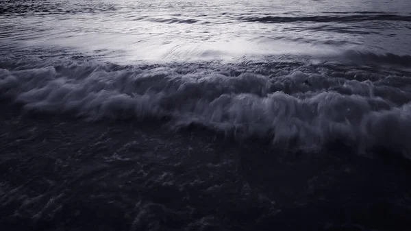 Sinisen Veden Tausta Meriveden Aaltoilu Edelleen Rauhallinen Meriveden Pinta Lähellä — kuvapankkivalokuva