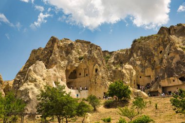Muhteşem Cappadocia Vadisi volkanik tuff 'lardan oluşmuş kayalık yapısıyla. En popüler aktivite erken saatlerde balonlarla uçmaktır. Nevsehir, Türkiye