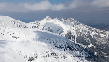 Tatra Dağları 'ndaki kış manzarası. Polonya