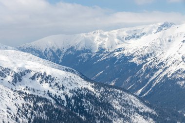 Tatra Dağları 'ndaki kış manzarası. Polonya