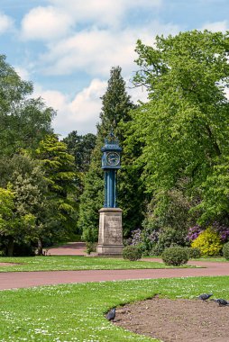 13 Mayıs 2022 Wolverhampton İngiltere. Bir İngiliz parkında güzel bir bahar manzarası.