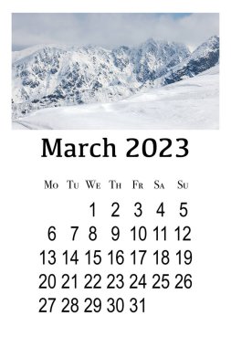 2023 takvim kartı. Basılabilir dikey duvar takvimi, hafta pazartesi başlıyor. Polonya Tatra Dağları 'ndaki güzel kış manzarası.