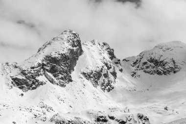 Tatra Dağları 'ndaki kış manzarası. Polonya