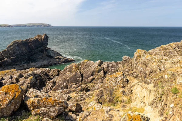 Krajobraz Nad Morzem Słoneczny Dzień Błękitne Niebo Padstow Cornwall Anglia — Zdjęcie stockowe