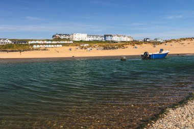 Bude Cornwall Uk . Güneşli bir günde Atlantik Okyanusu 'nun güzel manzarası.