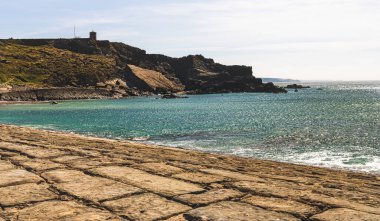 Bude Cornwall Uk . Güneşli bir günde Atlantik Okyanusu 'nun güzel manzarası.