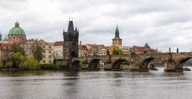 Prag Çek Cumhuriyeti 26 Nisan 2022. Şehrin mimarisi..