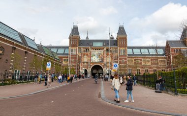 13 Nisan 2022 Amsterdam Hollanda 'da. Güzel manzara. Şehrin mimarisi..