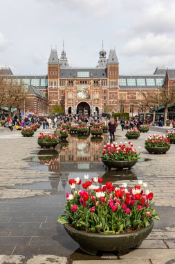 13 Nisan 2022 Amsterdam Hollanda 'da. Güzel manzara. Şehrin mimarisi..