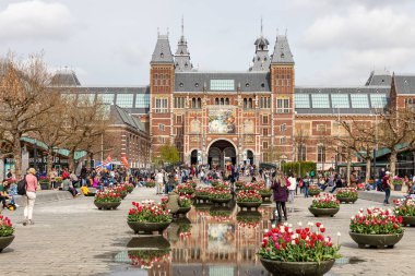 13 Nisan 2022 Amsterdam Hollanda 'da. Güzel manzara. Şehrin mimarisi..