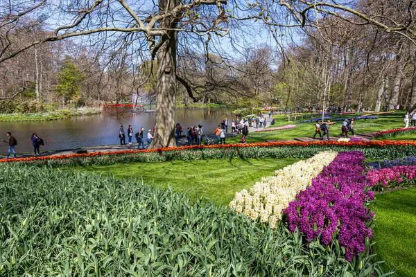 14 Nisan 2022 Lisse Hollanda. Lisse 'deki Keukenhof bahar bahçesi Hollanda' nın en güzel yerlerinden biridir..